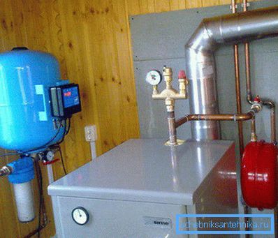 Dual-circuit heating boiler for wood and electricity