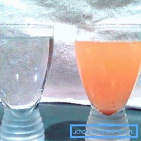 Bivalent iron stains water gradually. Bivalent iron stains water gradually.