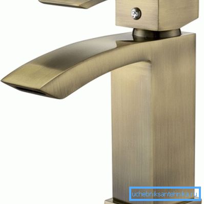 Joystick crane in bronze. Joystick crane in bronze.