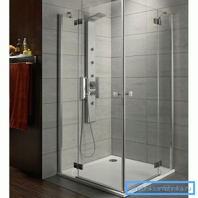 An elegant and comfortable solution with a low floor tray. An elegant and comfortable solution with a low floor tray.