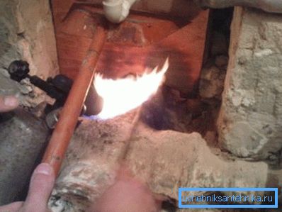 If for tightness the compound is filled with sulfur, it can simply be burned out.