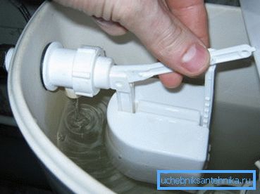 If the valve is faulty, it must be replaced immediately with a new one. If the valve is faulty, it must be replaced immediately with a new one.