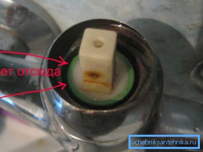 If damage is detected in the locking mechanism, it is better to completely replace it. If damage is detected in the locking mechanism, it is better to completely replace it.