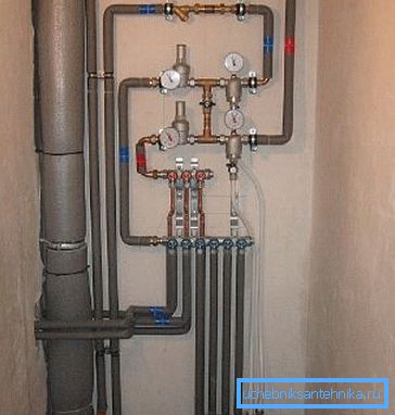 If water consumers are located on both sides of the riser, the collector is justified. If water consumers are located on both sides of the riser, the collector is justified.