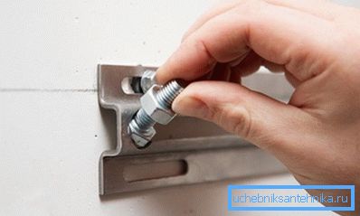 If you have a bracket in the form of a plate, then do not forget to put it on a level in the horizontal plane If you have a bracket in the form of a plate, then do not forget to put it on a level in the horizontal plane