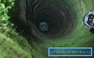 If the inner walls of the well have already bloomed, as in the photo, then it is surprising that water does not suit you If the inner walls of the well have already bloomed, as in the photo, then it is surprising that water does not suit you