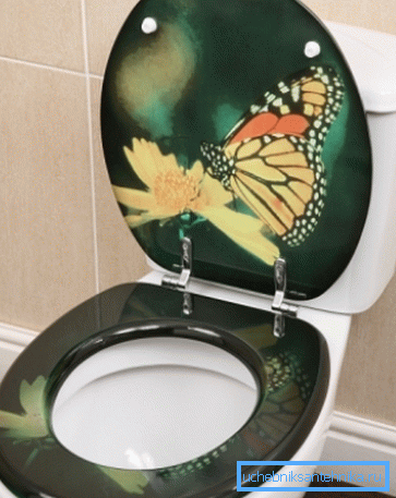 Aesthetic toilet lid, decorated with butterfly pattern Aesthetic toilet lid, decorated with butterfly pattern