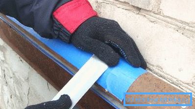Fixing the heating cable on a metal pipe Fixing the heating cable on a metal pipe