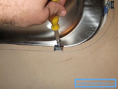 Fixing the bottom of the sink. Fixing the bottom of the sink.