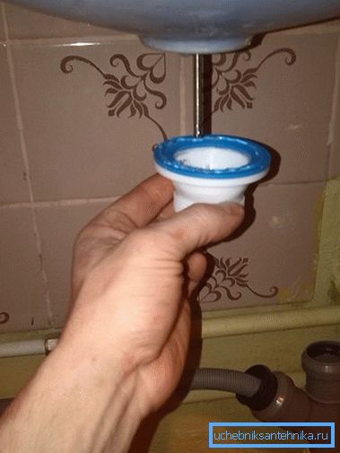 Fixing the drain grid. A photo Fixing the drain grid. A photo