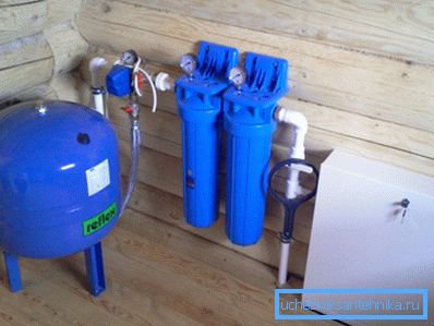 Filters and accumulators are mounted inside the house. Filters and accumulators are mounted inside the house.