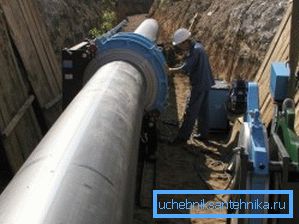 Flange coupling for large diameter pipes Flange coupling for large diameter pipes