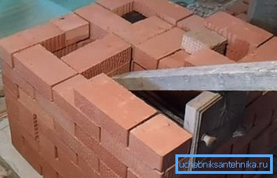 Formation of a furnace chamber and installation of a furnace door
