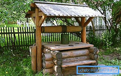 Photos of a wooden shaft well Photos of a wooden shaft well