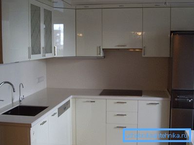Photo of the kitchen in which the space is optimally used due to the compact sink Photo of the kitchen in which the space is optimally used due to the compact sink