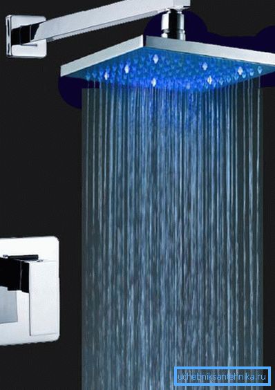 3048 Photo of a square divider for a tropical shower.