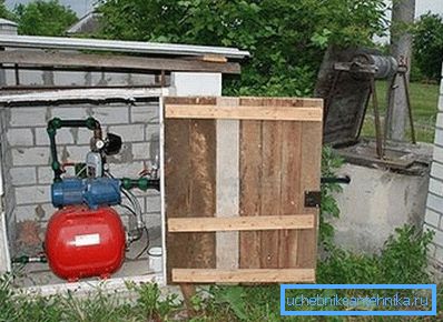 Photo of the pumping station located in the back room, which was built specifically for this purpose near the well. Photo of the pumping station located in the back room, which was built specifically for this purpose near the well.