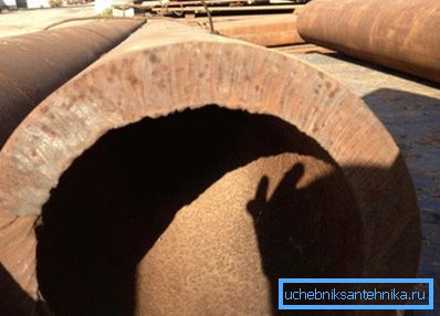 Photo allows you to estimate the thickness of the walls. Photo allows you to estimate the thickness of the walls.