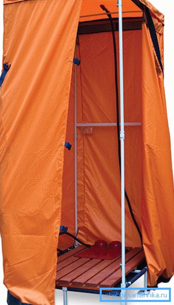 Photo of a folding country shower Photo of a folding country shower