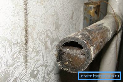 Photo of the old heating pipe in the section Photo of the old heating pipe in the section