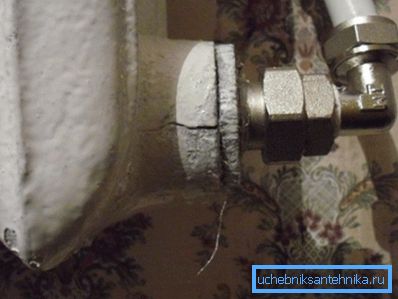Photo of the crack that may form when the pressure drop Photo of the crack that may form when the pressure drop