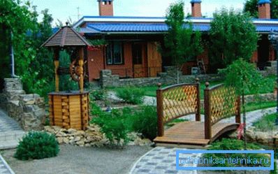 Photos of the site with a decorative polygonal well, which gave the landscape originality.