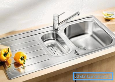 Functional surface wash with two bowls and a surface for water flow. Functional surface wash with two bowls and a surface for water flow.