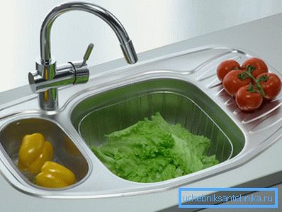Functional stainless sink with main and additional bowl. Functional stainless sink with main and additional bowl.