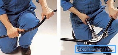 Bending manually and using a pipe bender (right). Bending manually and using a pipe bender (right).