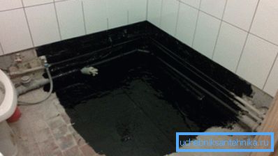 Waterproofing is performed with a call on the walls