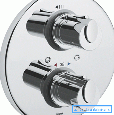 Hygienic shower with flush-mounted thermostat allows you to pre-set the temperature and pressure of the liquid Hygienic shower with flush-mounted thermostat allows you to pre-set the temperature and pressure of the liquid