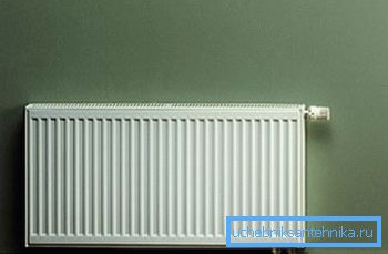 Horizontal heating radiators look aesthetically pleasing due to the supply pipes hidden in the screed Horizontal heating radiators look aesthetically pleasing due to the supply pipes hidden in the screed