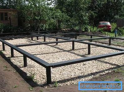 Prefabricated metal pipe foundation