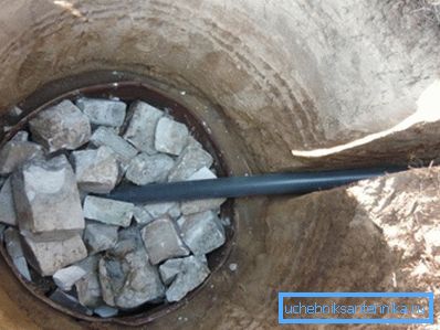 Gravel is a good drainage and at the same time filters the liquid. Gravel is a good drainage and at the same time filters the liquid.