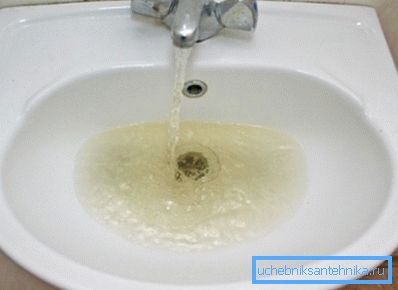 Dirty water can cause stains on the sink. Dirty water can cause stains on the sink.