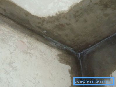 The cold in the apartment leads to freezing of the walls. The cold in the apartment leads to freezing of the walls.