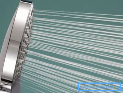 Good pressure from the shower head makes it easy to wash off traces of surface dirt. Good pressure from the shower head makes it easy to wash off traces of surface dirt.