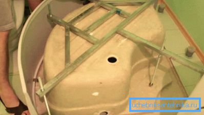 Sometimes the cause of damage to the pallet is a crack in the reinforcement cage, it should also be checked, especially in the places of welded joints.
