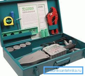 Tools for the assembly of plastic plumbing. Tools for the assembly of plastic plumbing.