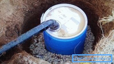 Use as a septic tank barrels can not be called an original technical solution, but as temporary measures it is quite acceptable. Use as a septic tank barrels can not be called an original technical solution, but as temporary measures it is quite acceptable.