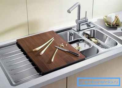 The product may have many additional bowls and parts. The product may have many additional bowls and parts.