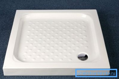 Ceramic products are placed directly on the surface.