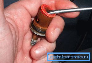 Removing the plug from the metal case parts Removing the plug from the metal case parts