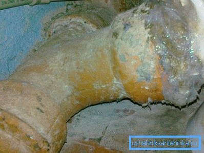 Unfortunately, such pipes as in the photo are very difficult and expensive to dismantle, so you have to adapt to their features.