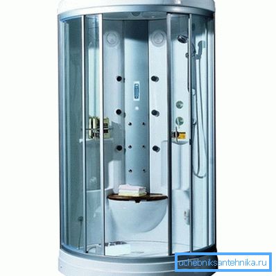 Cabin with integrated toilet Cabin with integrated toilet
