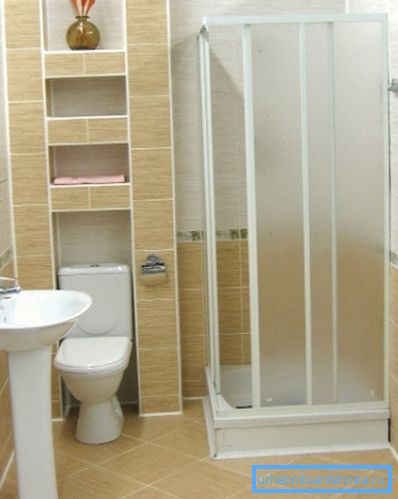 As we can see, all the features of compact cabs are related to their “budget”. However, if you wish, you can still find more expensive options, for example, with an acrylic tray and glass walls, as well as additional functions, however, they are rare. Functional small shower 70x70 cm
