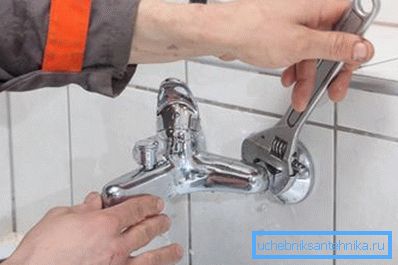 How to repair the faucet in the kitchen wall type How to repair the faucet in the kitchen wall type