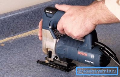 How to cut a tabletop under the sink using a jigsaw