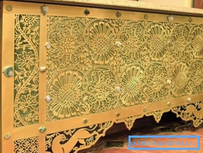 How to close the radiator with their own hands? Use plywood and jigsaw to create an openwork design, and decorate the surface with natural stones - the resulting product will be truly unique How to close the radiator with their own hands? Use plywood and jigsaw to create an openwork design, and decorate the surface with natural stones - the resulting product will be truly unique