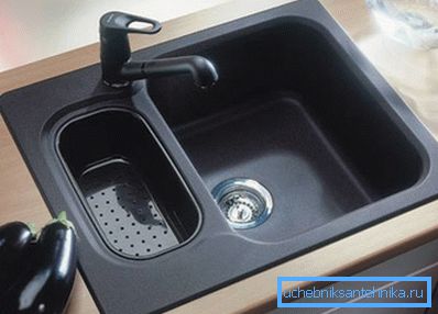 Stone sink - built into the kitchen worktop. Stone sink - built into the kitchen worktop.